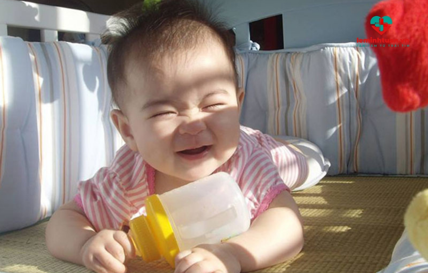 Trẻ 8 tháng chưa mọc răng bổ sung canxi và vitamin D