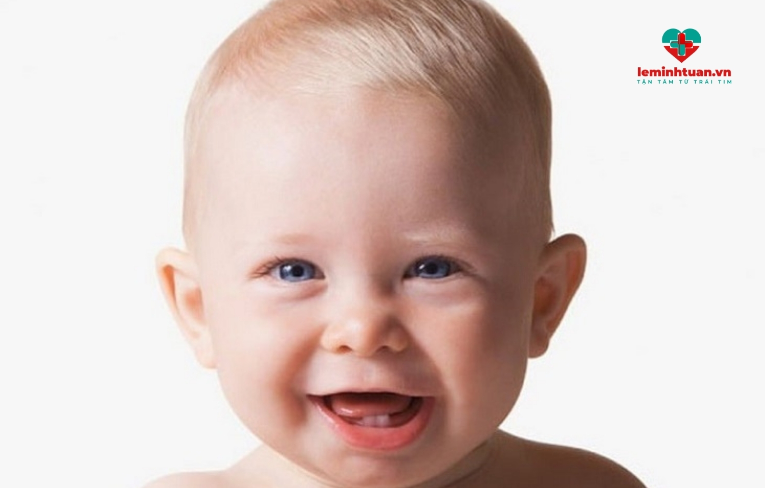 Trẻ 8 tháng chưa mọc răng mẹ giúp bé kích thích mọc răng