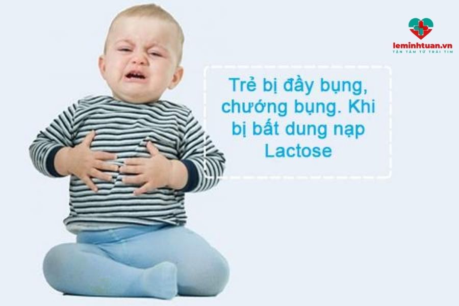 Trẻ không dung nạp được lactose trong sữa nên bị tiêu chảy