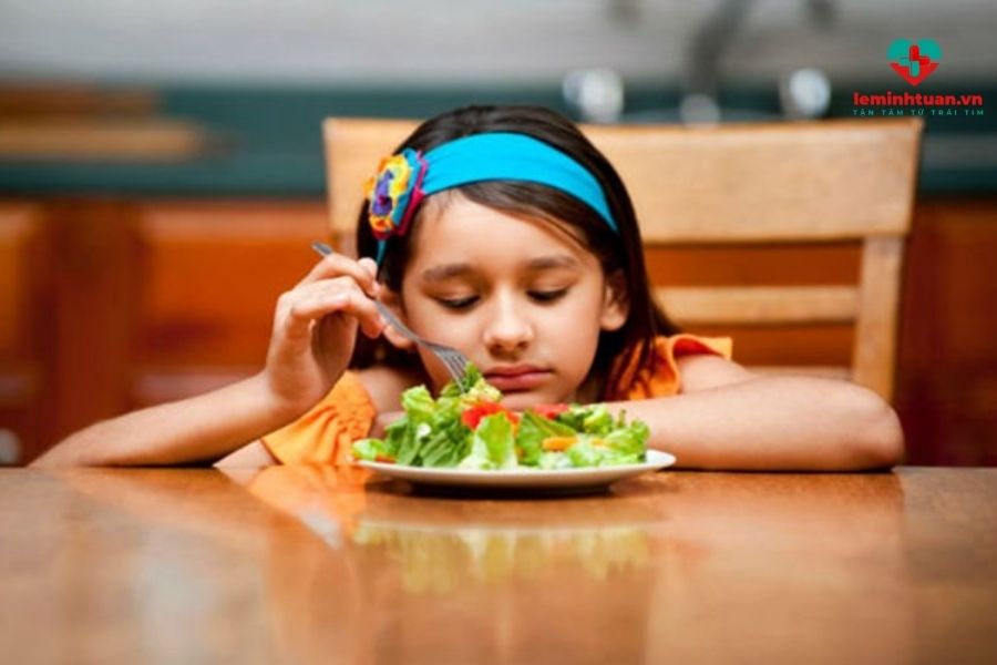 Chế độ ăn uống của trẻ gây nên tình trạng chướng bụng đầy hơi khó tiêu