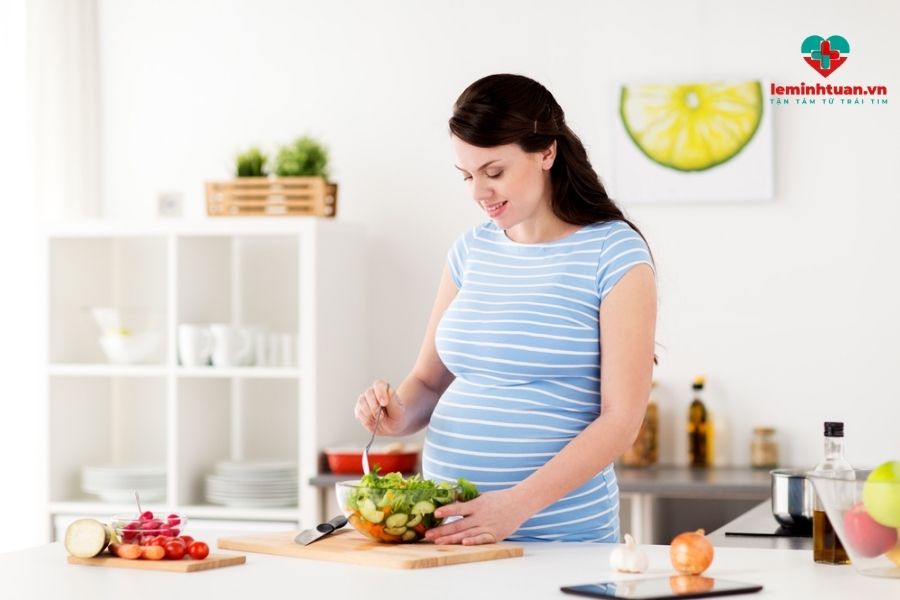 Xây dựng chế độ ăn hợp lý cho bà bầu mang thai