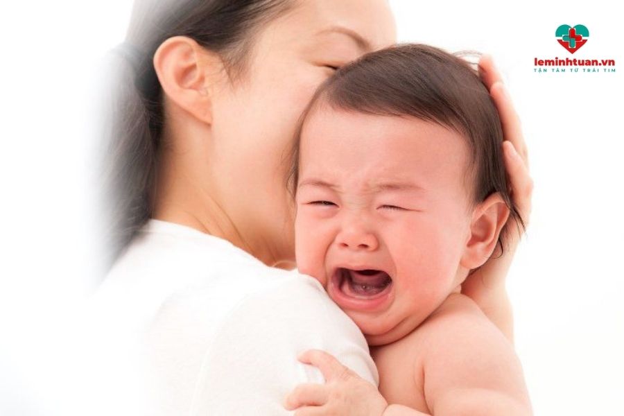 Cha mẹ cần tìm hiểu nguyên nhân trẻ 2 tuổi quấy khóc để khắc phục