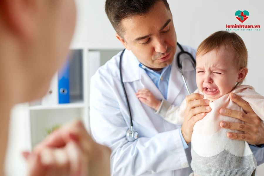 Khi nào cần đưa bé đến gặp bác sĩ khi trẻ quấy khóc quá nhiều