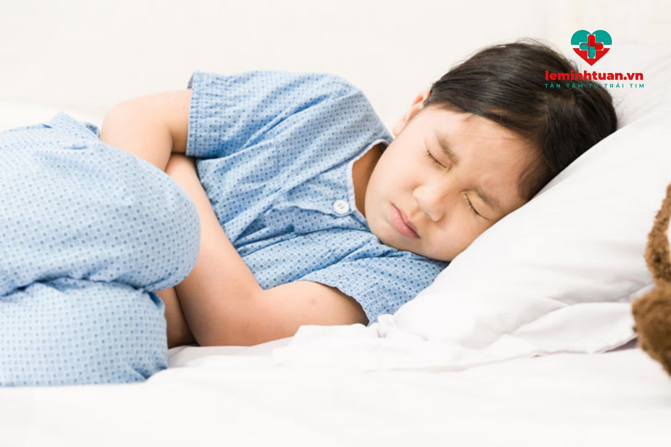 Cách chữa đau bụng ở trẻ em bằng áp dụng các biện pháp giảm đau tạm thời