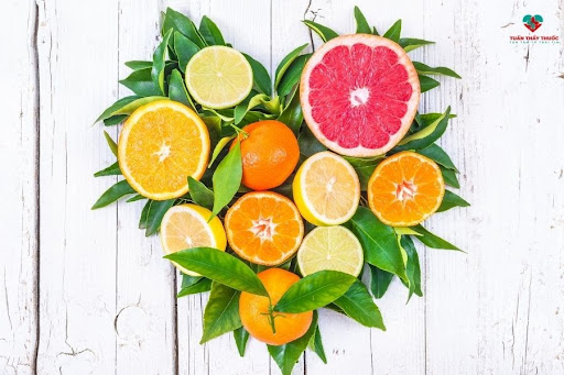 Bổ sung vitamin C cho trẻ từ các loại trái cây thay vì lạm dụng thực phẩm chức năng để tránh bị dư vitamin C