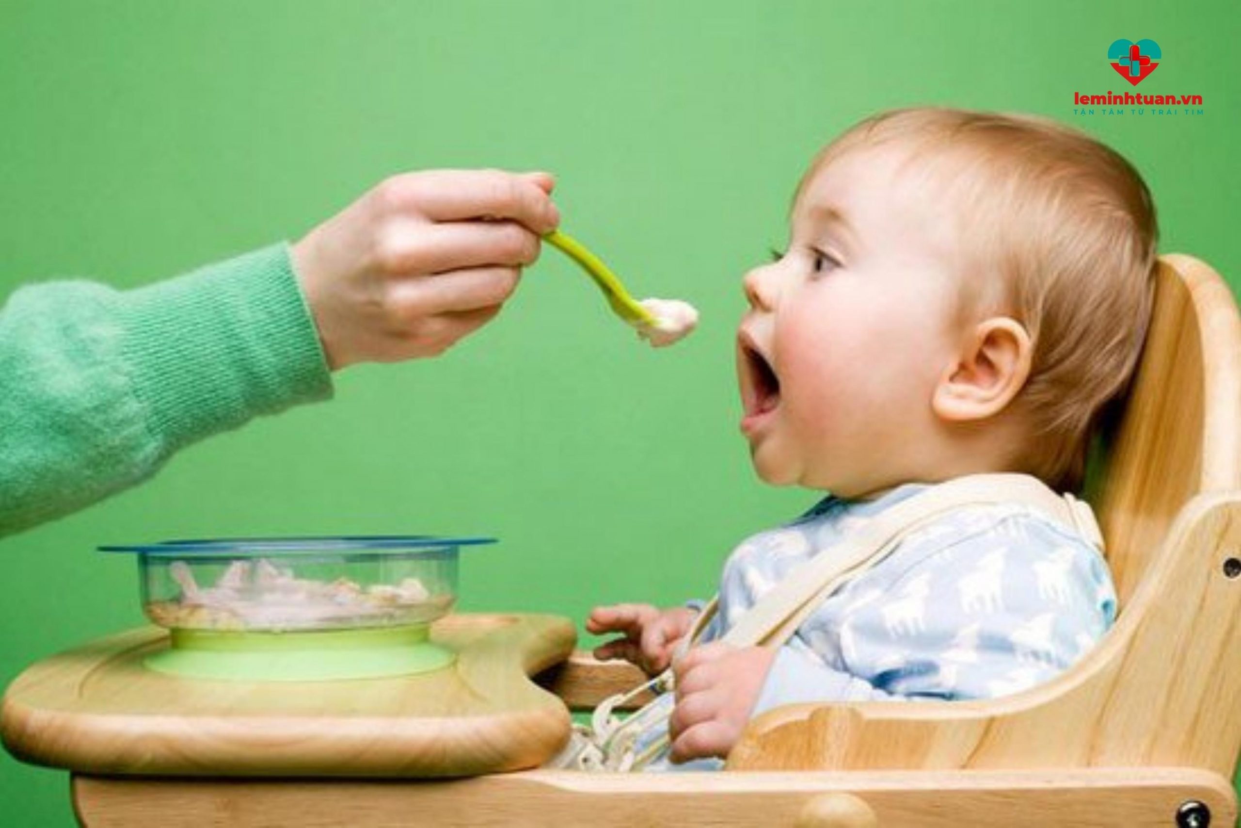 Cho trẻ uống men tiêu hóa trước hay sau ăn