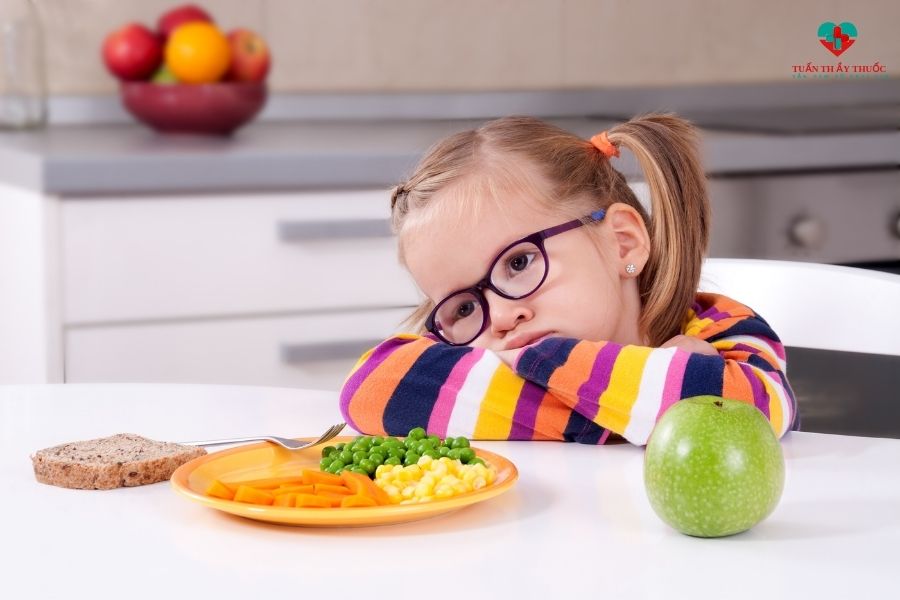 Trẻ biếng ăn suy dinh dưỡng do thiếu dưỡng chất cần thiết