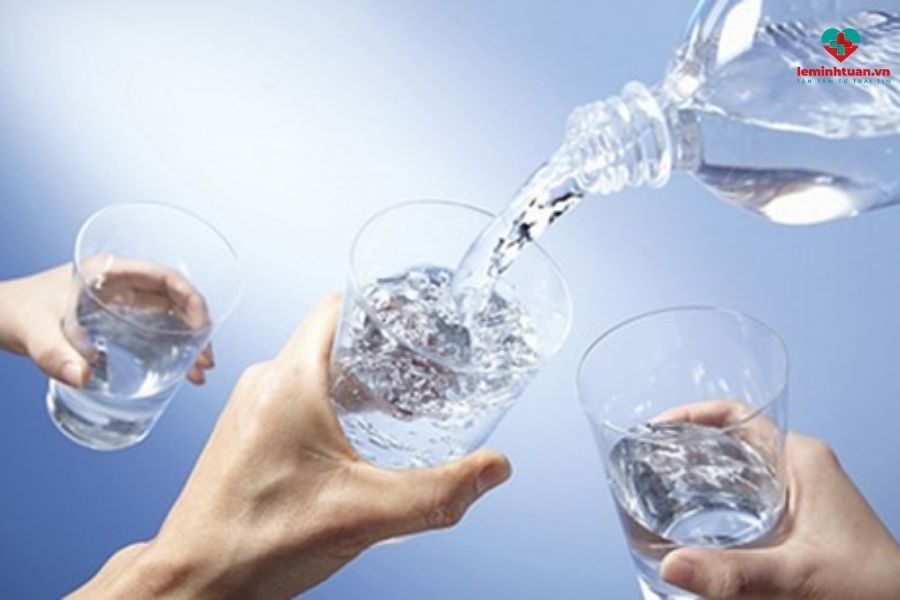 Uống nước lọc giúp đi đại tiện dễ dàng hơn