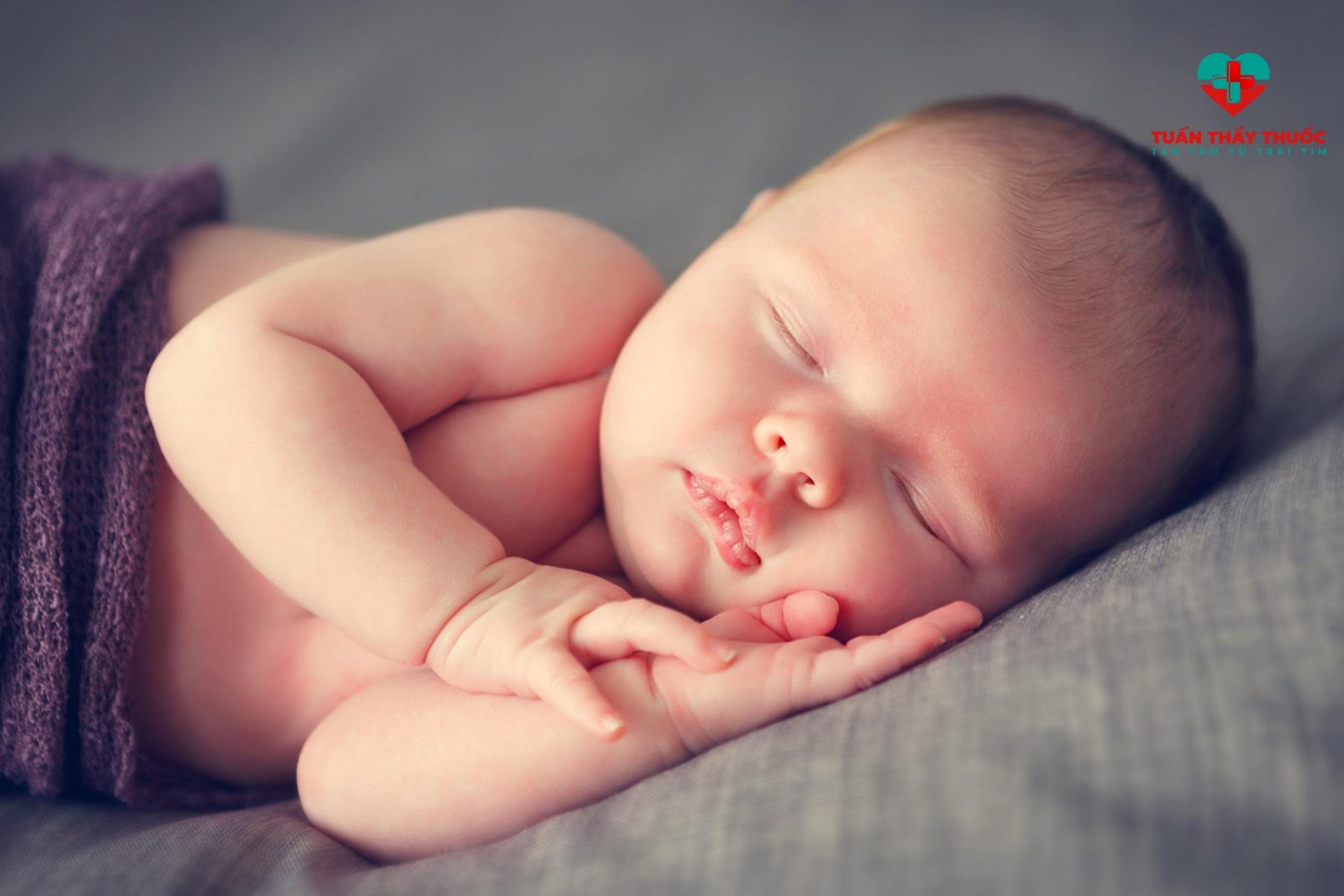 Trẻ 2 tuổi hay khóc đêm mẹ tạo lịch trình giấc ngủ cho con