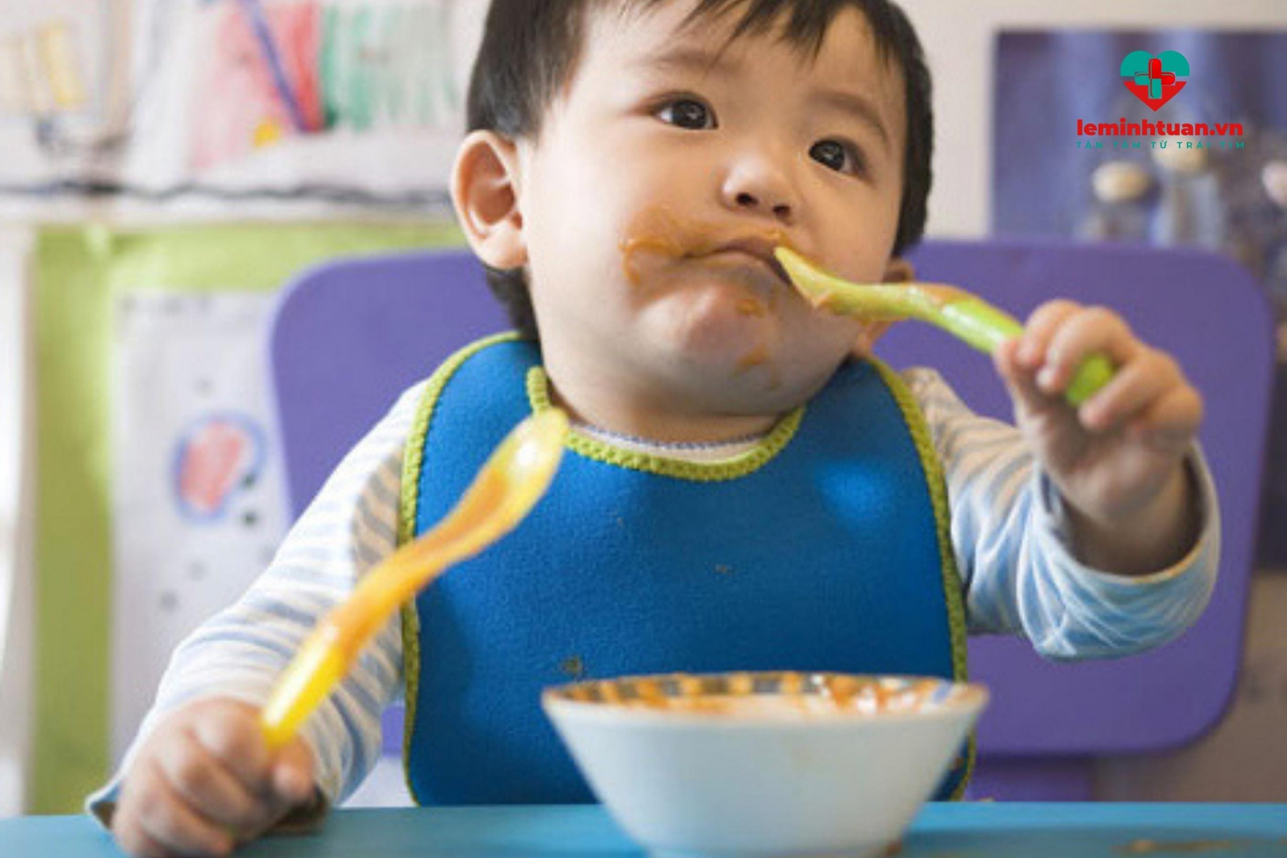 Trẻ bị bụng phình to sau khi ăn nên sử dụng những sản phẩm hỗ trợ nào