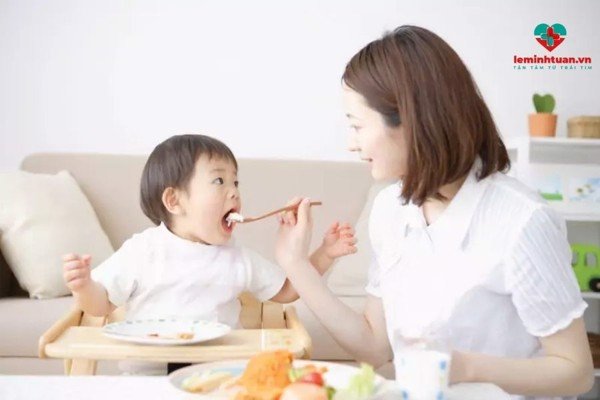 cách trị biếng ăn cho trẻ dưới 1 tuổi