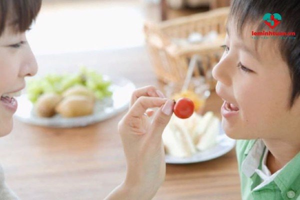 Men vi sinh trị táo bón cho trẻ sẽ hiệu quả hơn nếu có thêm chất xơ