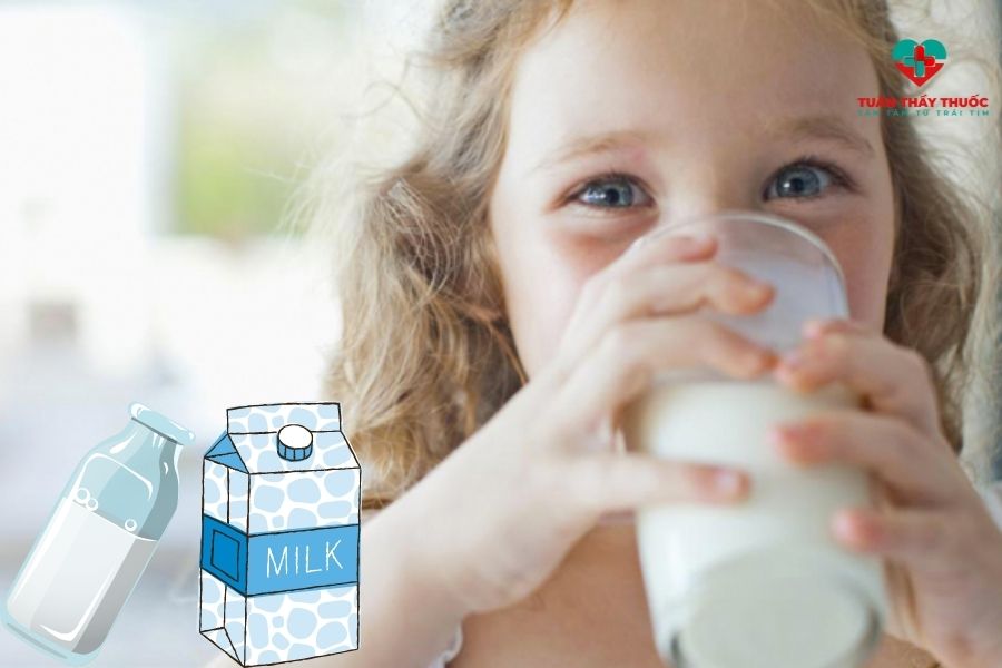 Trẻ uống nhiều sữa tươi có tốt không