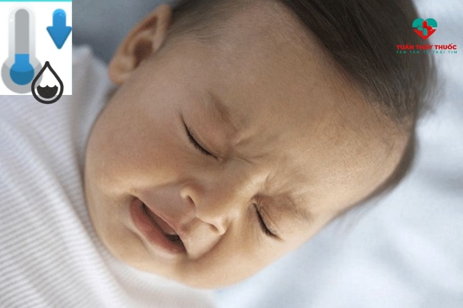 Trẻ bị nghẹt mũi khó thở khi ngủ do không khí quá khô