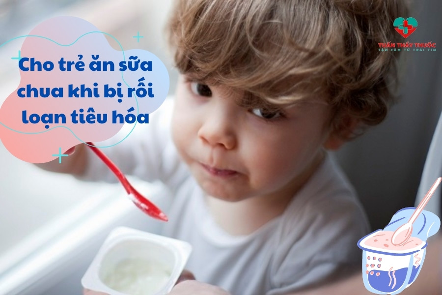 Bé bị rối loạn tiêu hóa nên ăn gì: Cho bé ăn sữa chua