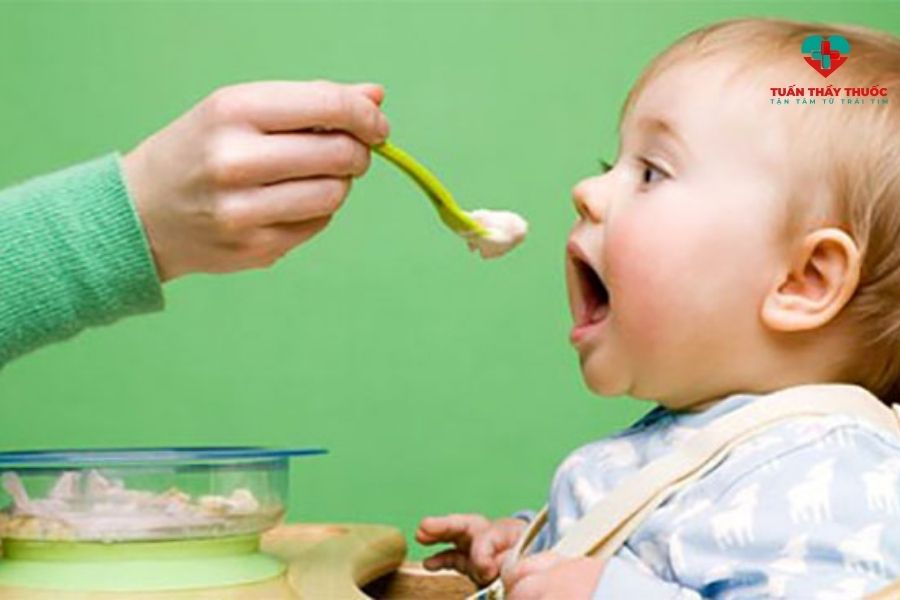Bổ sung dinh dưỡng đầy đủ khi trẻ 1 tuổi bị tiêu chảy