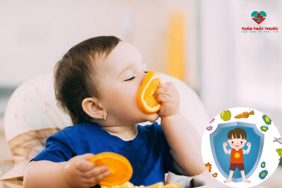 Cho bé ăn cam để bổ sung vitamin C