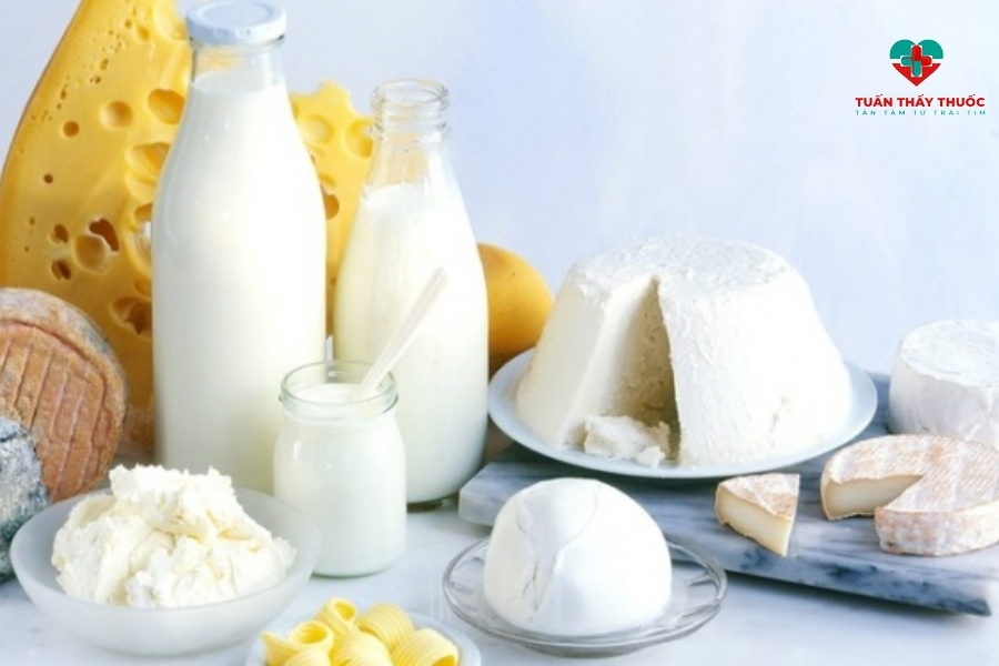 Cho trẻ ăn gì giúp tăng chiều cao vượt trội: Sữa và các sản phẩm từ sữa