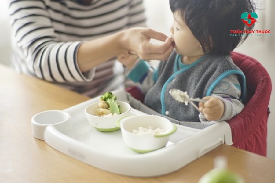 Chế độ ăn và độ thô thích hợp cho trẻ