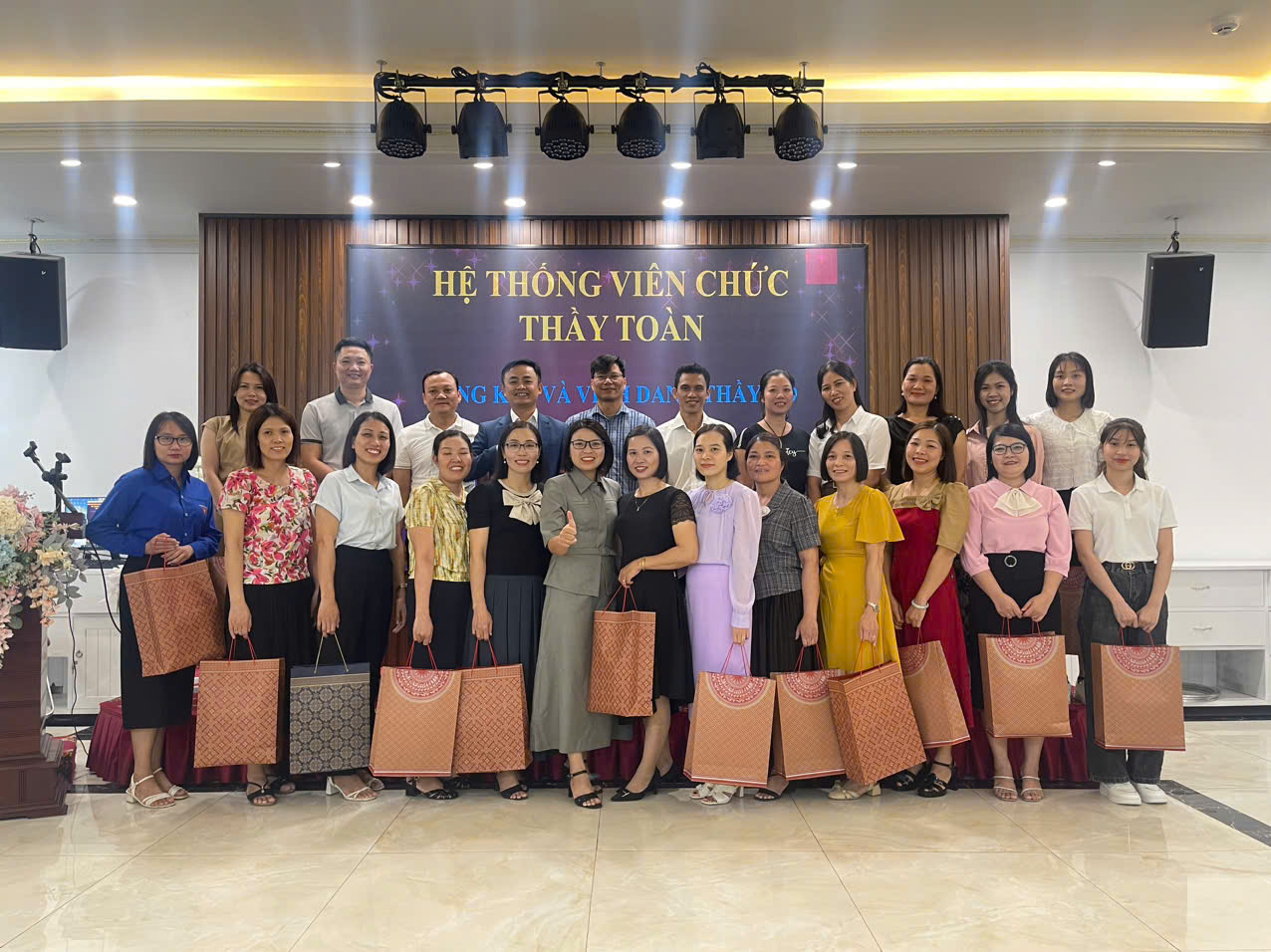 thay-toan-vien-chuc