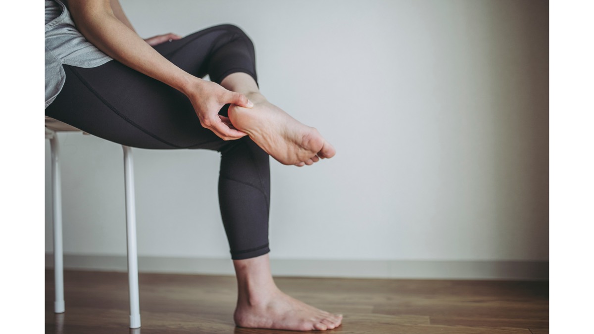 Tư Thế Ngồi Và Cách Đi Ngoài Đỡ Đau Vết Mổ
