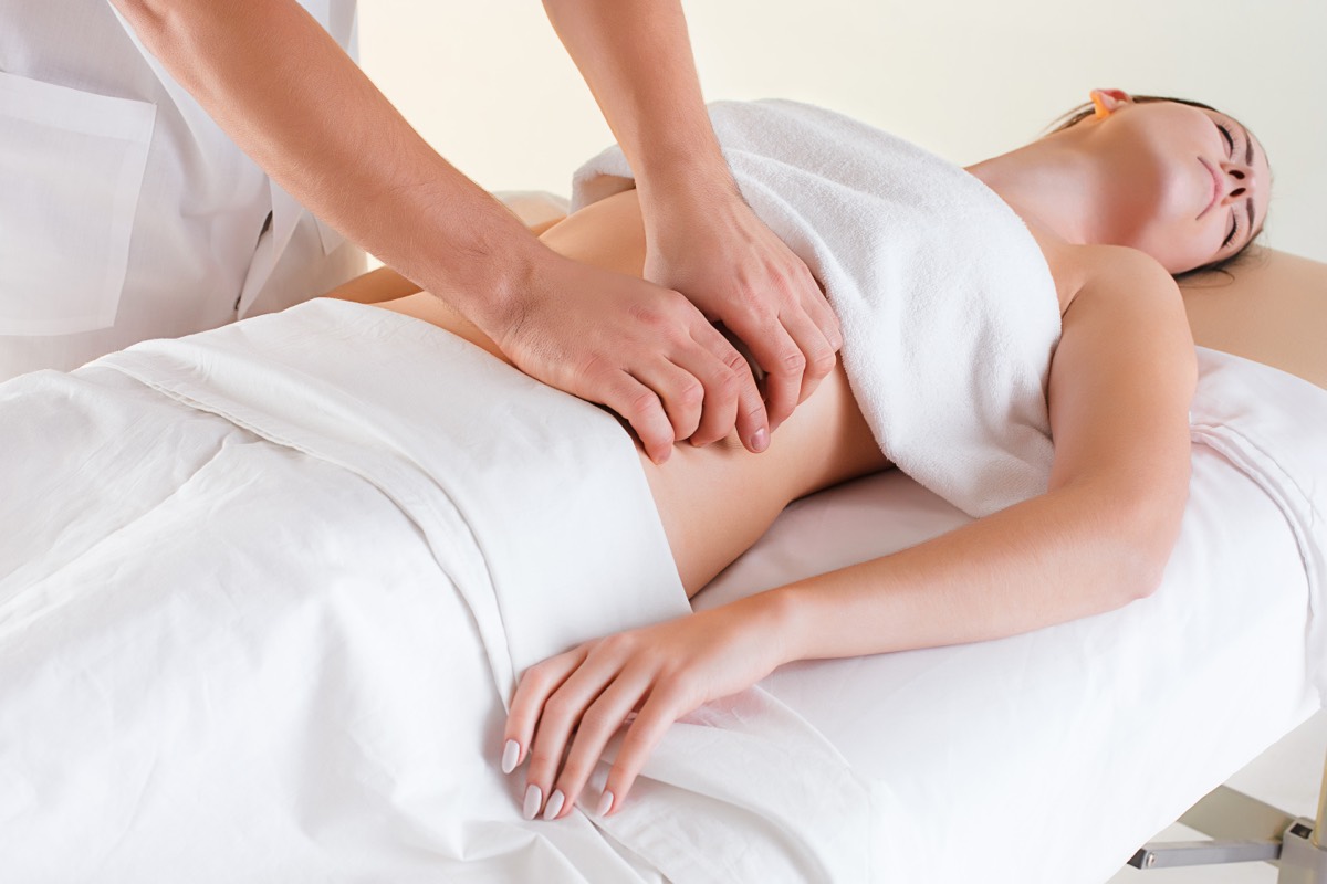 Xoa Bụng Và Tập Thói Quen Đi Tiêu Đúng Giờ