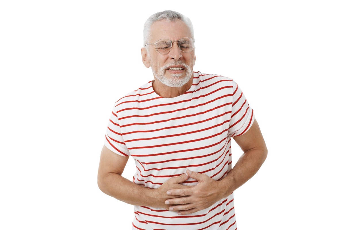Người già bị táo bón 1